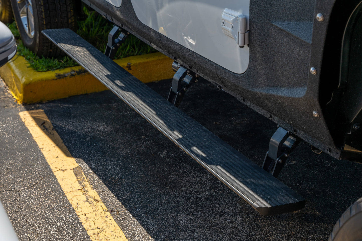 SoFlo (18-24) JL Wrangler Power Steps