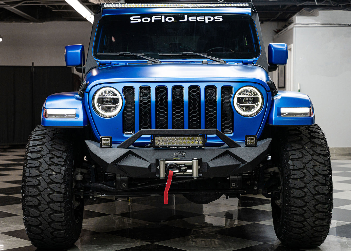 SoFlo Stubby Bumper with Lightbar and Cubes